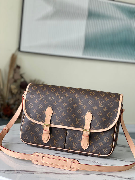 M51273 路L家-中古Boulogne劍橋包