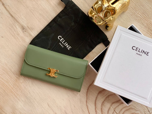 Celine TRIOMPHE 大號亮澤光滑羊皮革翻蓋長夾