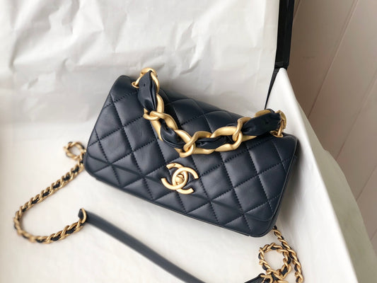Chanel 拋光小羊皮菱格口蓋包-深藍色