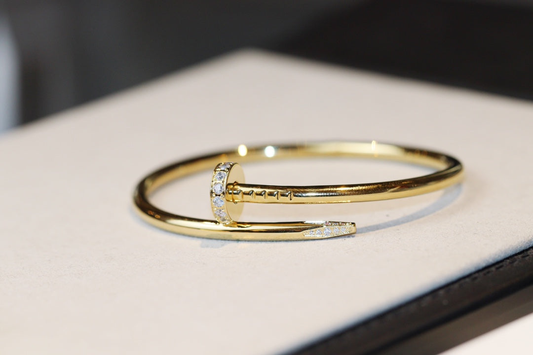 Cartier 釘子細版手鐲-半鑽