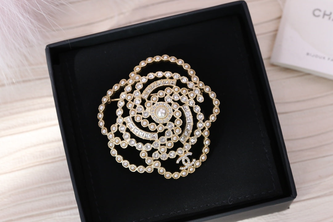 Chanel 胸針