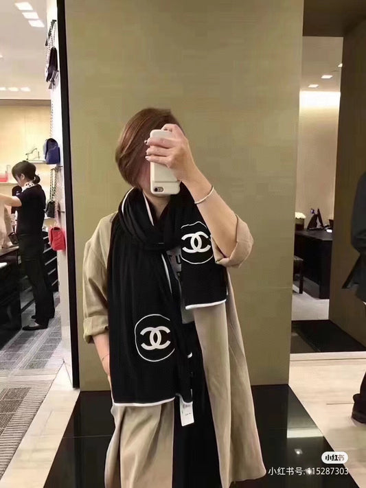 小香家-黑白雙色刺繡圍巾 100*200cm 羊絨