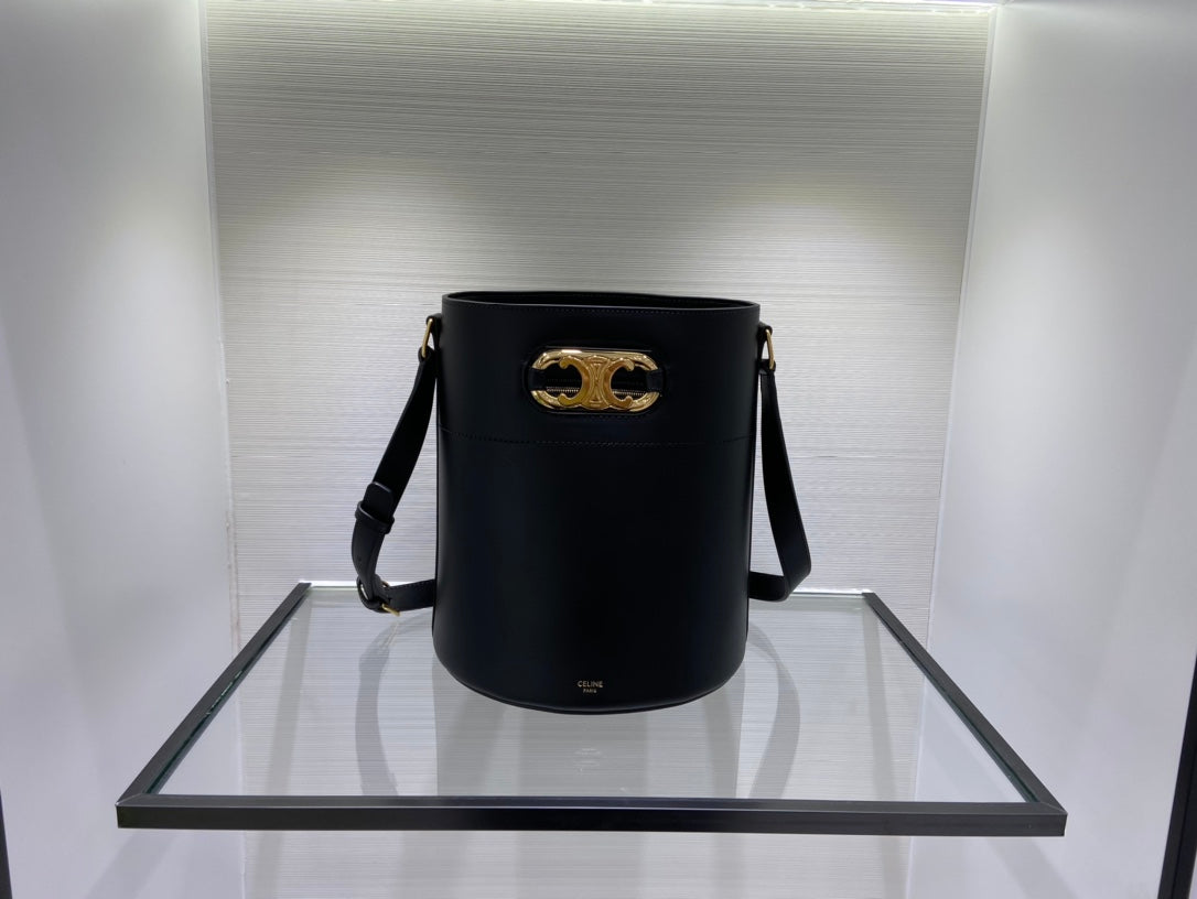Celine Bucket Maillon Triomphe 牛皮肩背水桶包