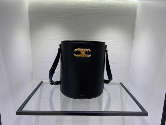 Celine Bucket Maillon Triomphe 牛皮肩背水桶包