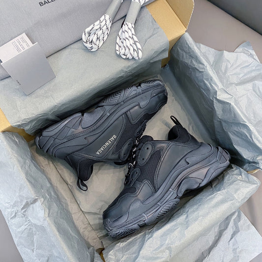 Balenciaga 巴黎世家-Triple S 老爹鞋