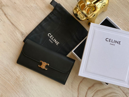 Celine TRIOMPHE 大號亮澤光滑羊皮革翻蓋長夾