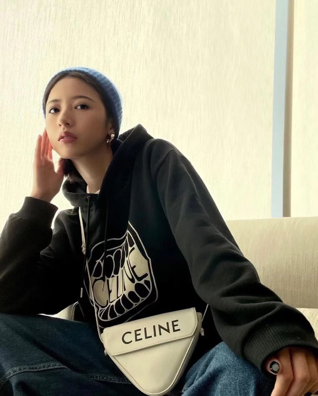 Celine 全皮三角包-大字母logo