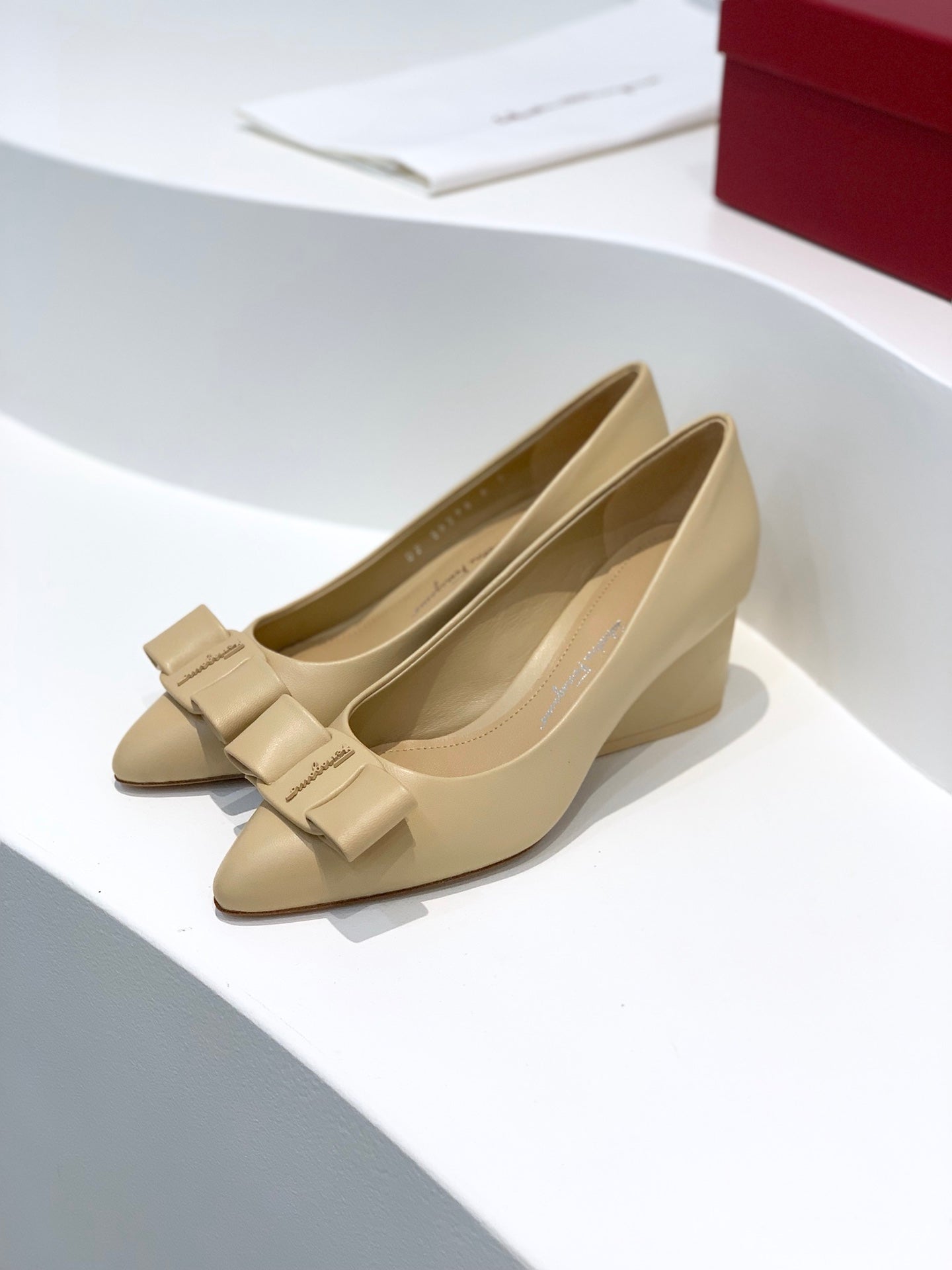 Salvatore Ferragamo鞋-菲拉格慕 Viva低跟尖頭 平底鞋 膚色