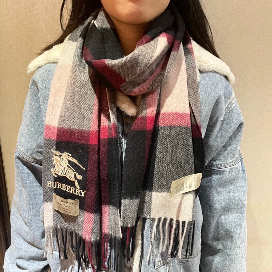 Burberry 羊絨圍巾