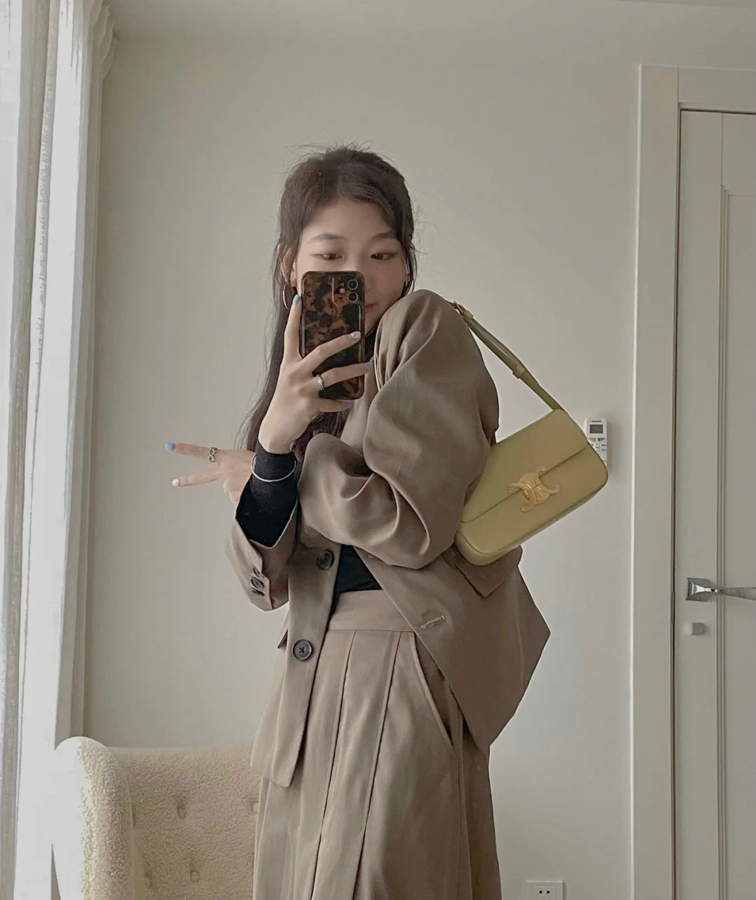 Celine Triomphe 牛皮革腋下包-黃色
