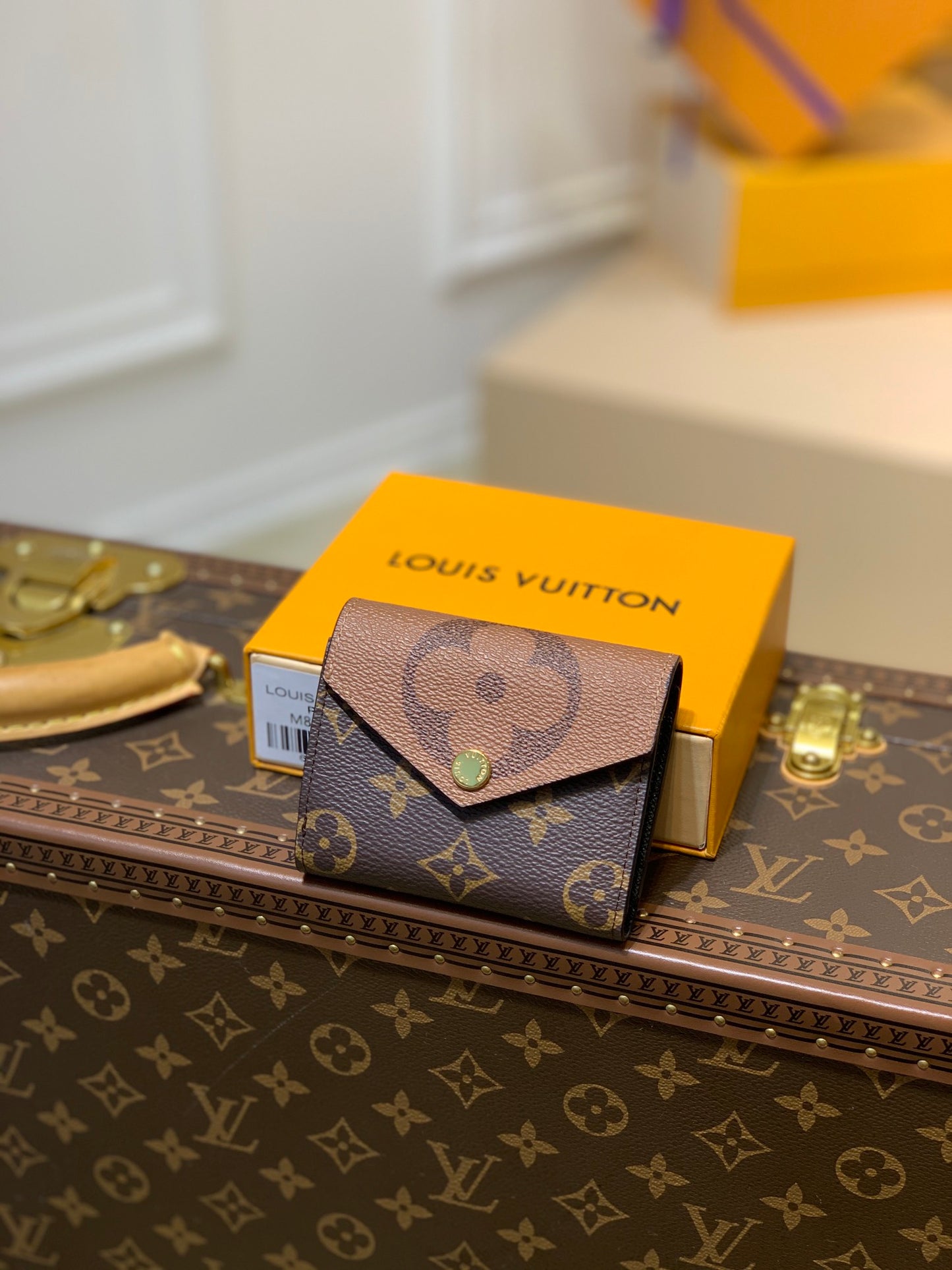 LV M80725 黃花 Zoe 三折短夾