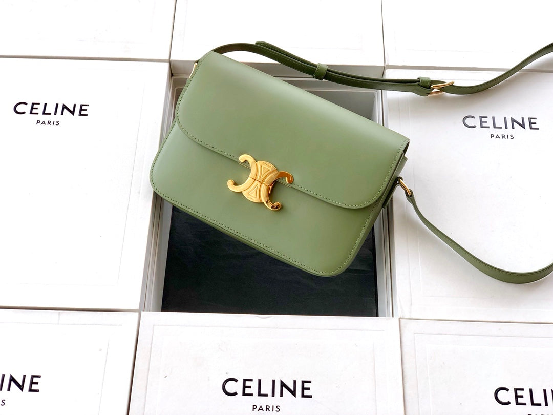 Celine TRIOMPHE 中號小牛皮-牛油果綠