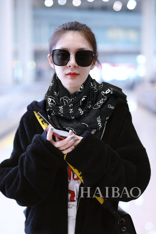 Chanel 羊絨銀線印花長巾
