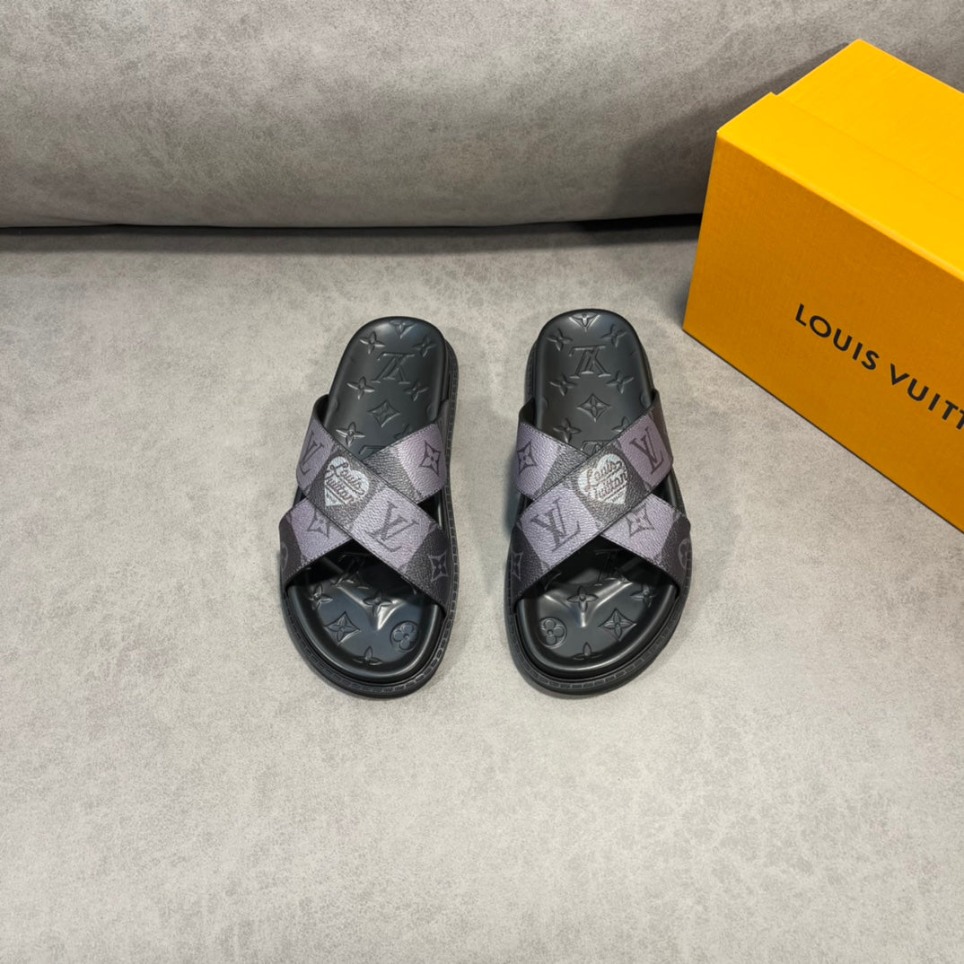 Lou-2022春夏新款 愛心圖拖鞋