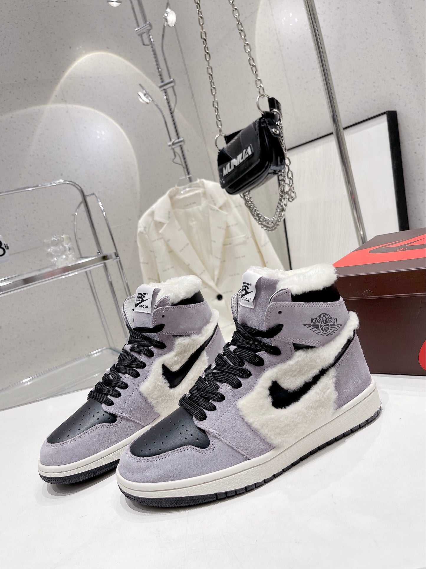 N1KE-WMNS Air Jordan 1 男女同款 毛毛款 灰色