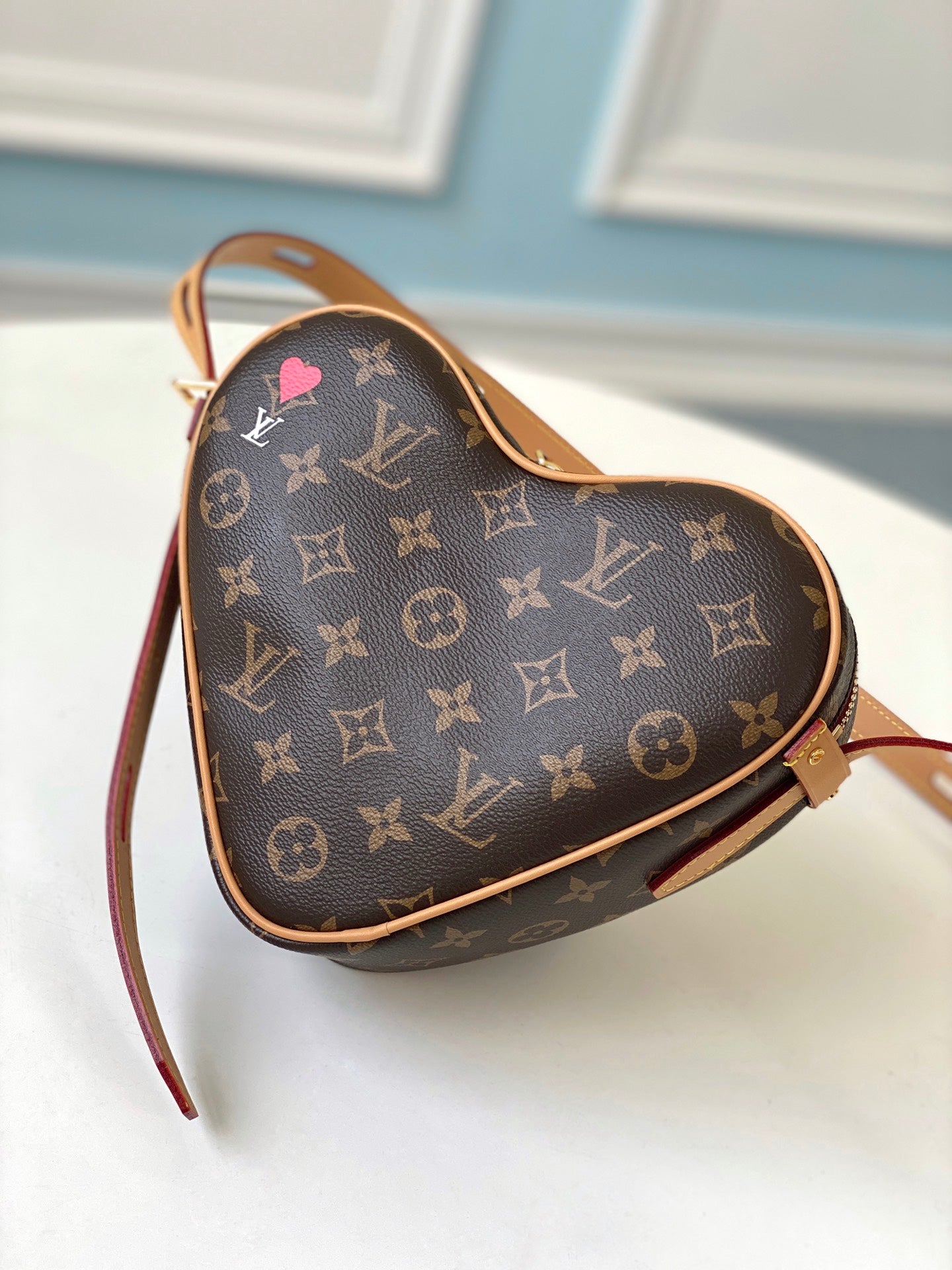 LV M57456 Cur 手袋取材