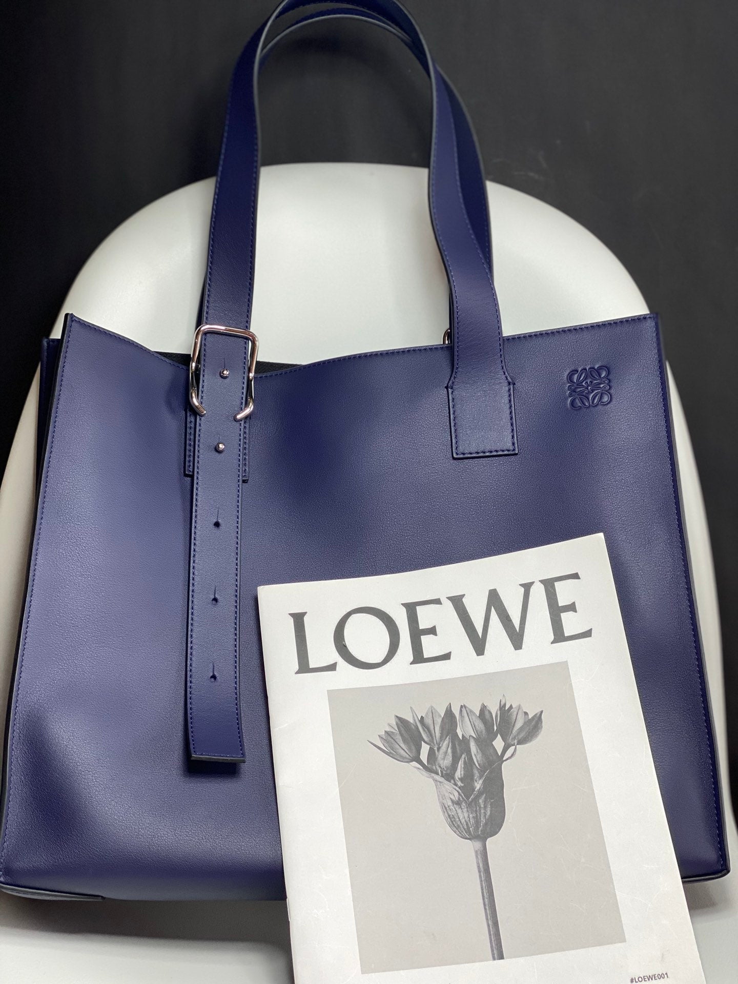 羅L威-Buckle Horizontal Tote 手袋