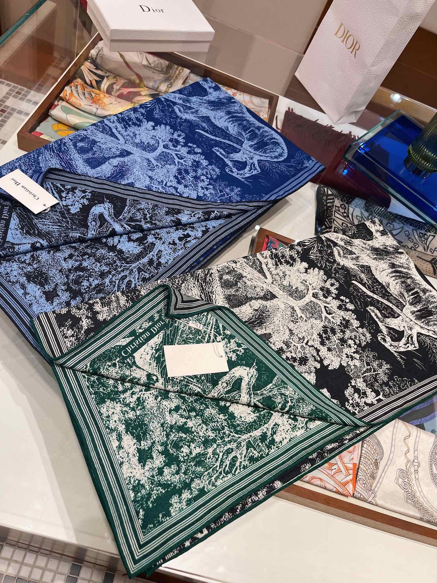 迪D家-叢林雙面異色絲絨方巾