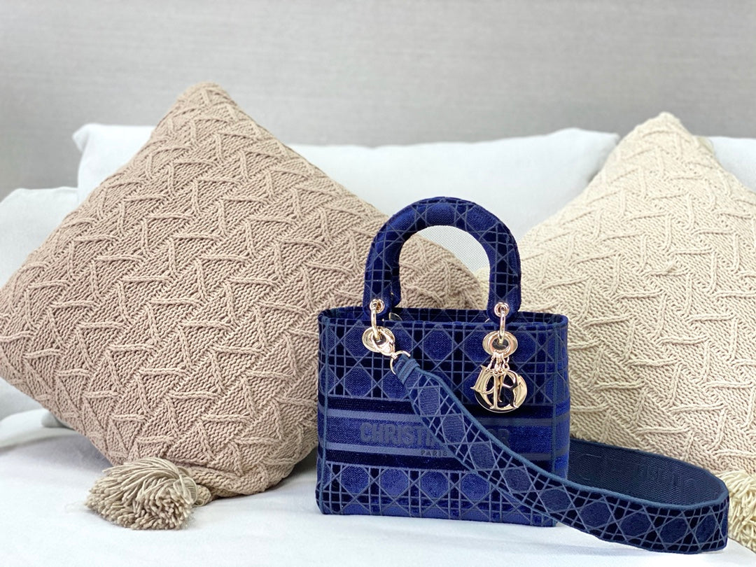 Dior Lady D-Lite黛妃包-天鵝絨刺繡藍色