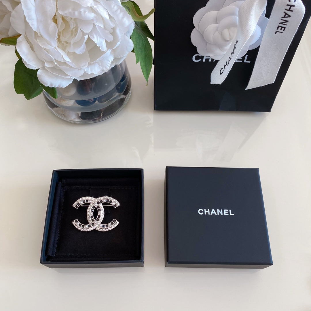 Chanel 胸針