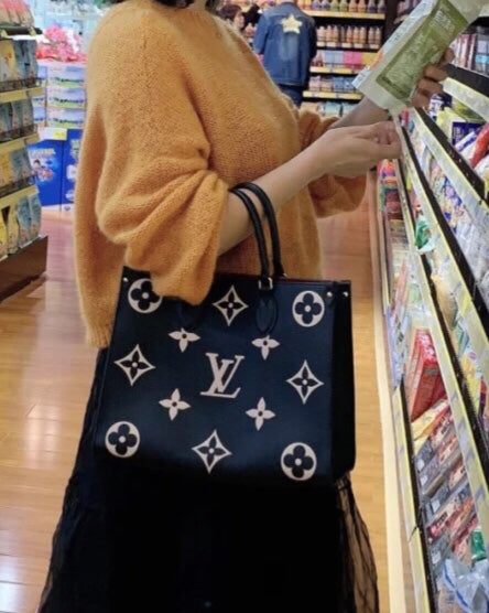 LV M45659 Onthego 黑色壓花