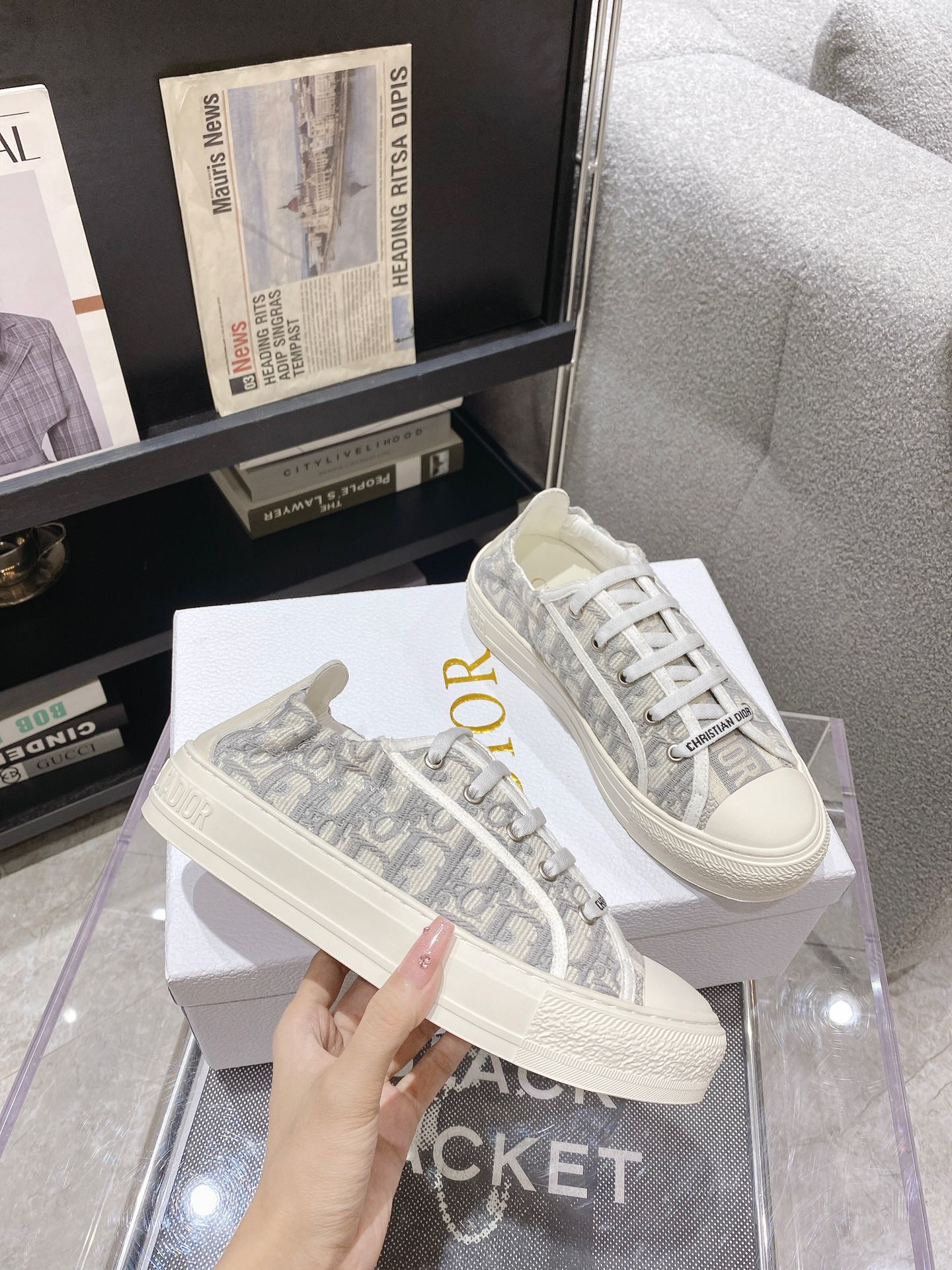 迪D家-帆布系列 平底休閒鞋 踩跟刺繡款