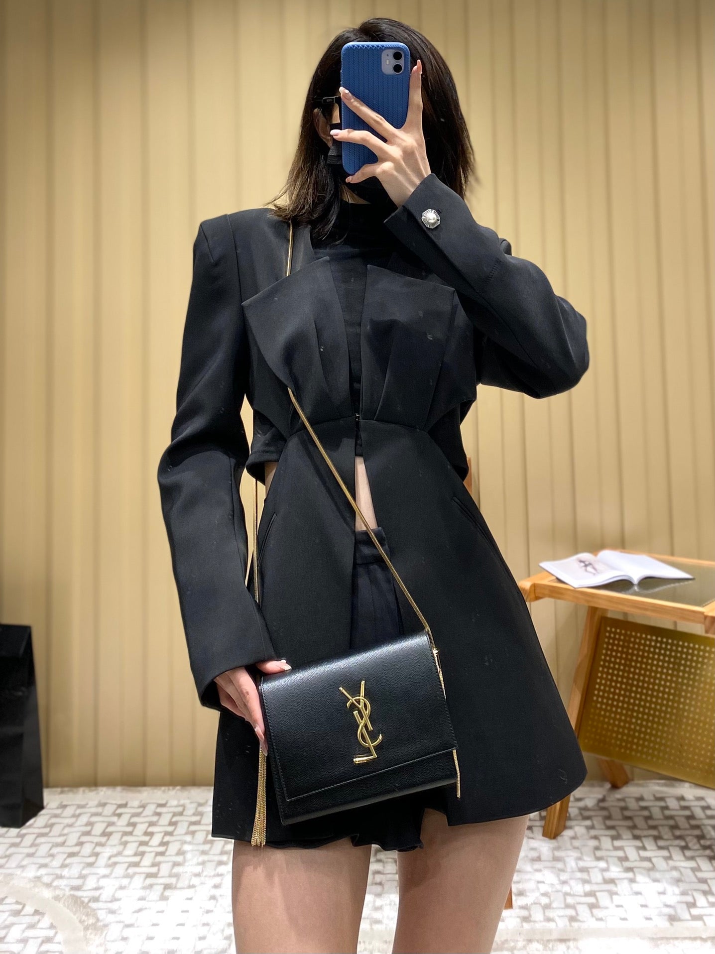 聖Y羅-Kate box bag 黑色 上身圖