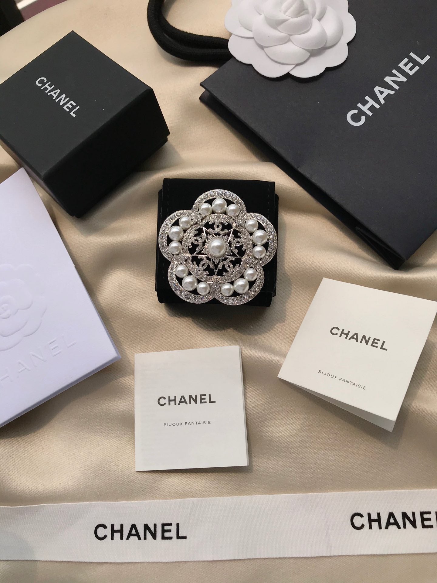 Chanel 胸針
