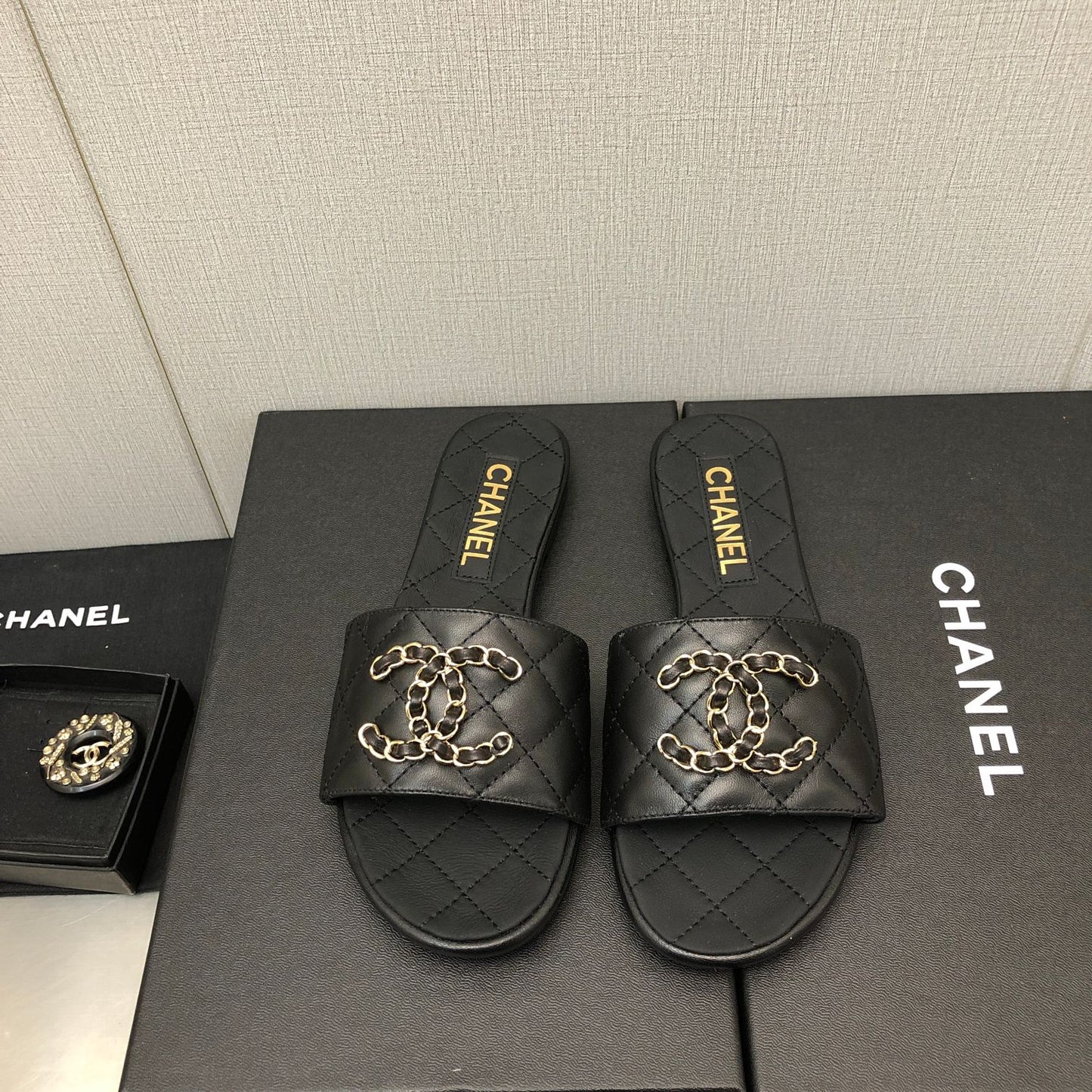 小香家-2023新款 羊皮菱格拖鞋 黑色