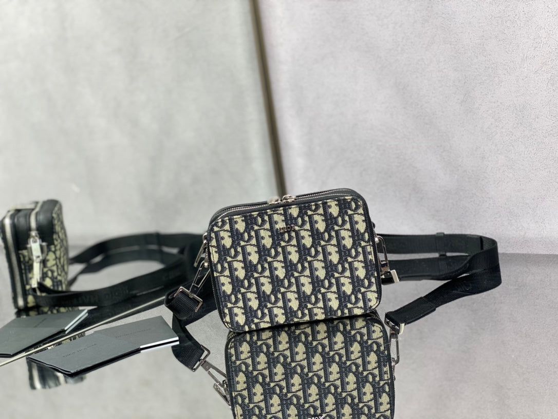 Dior 經典相機包-17*5*12cm