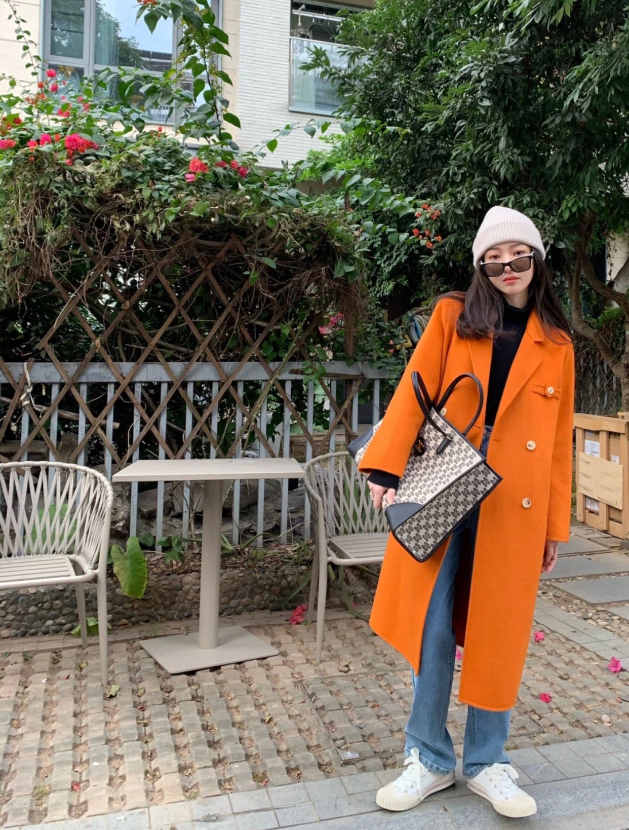 Celine Triomphe黑白刺繡大號托特包