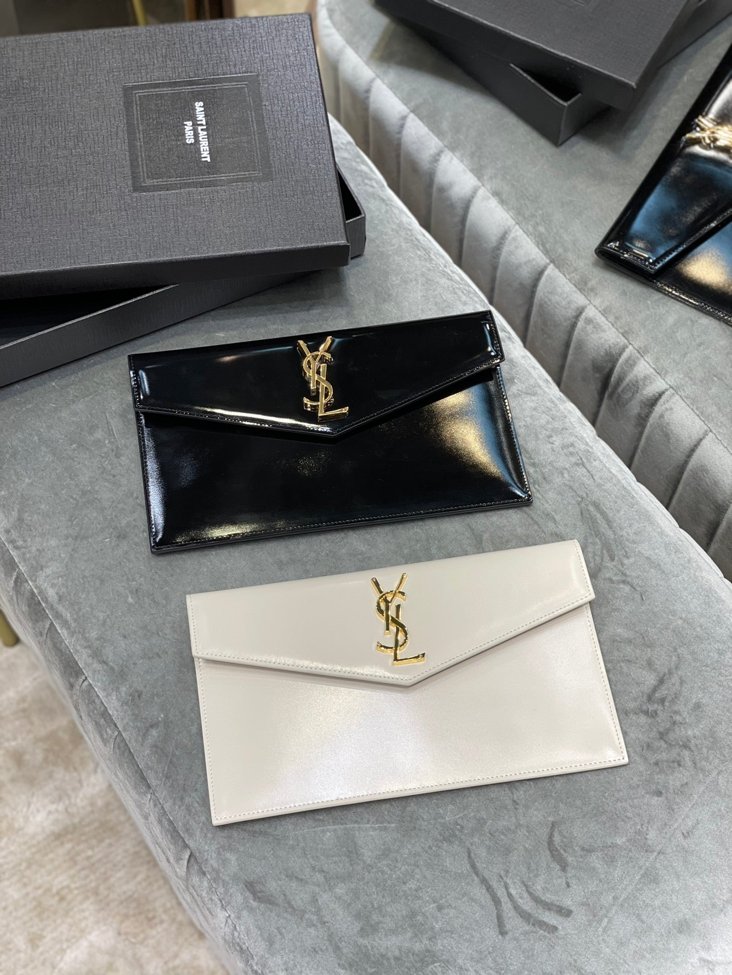 YSL ptown_新品手拿包-白光滑皮金釦