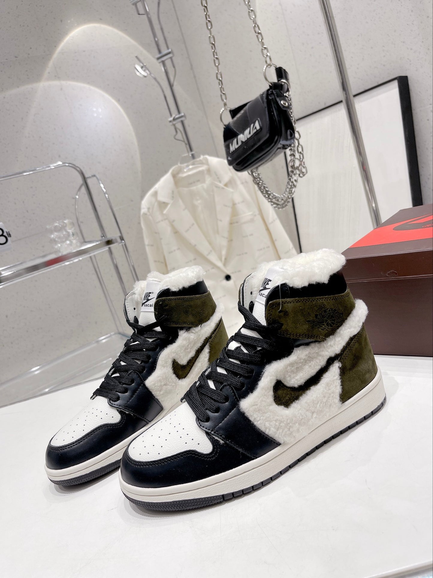 N1KE-WMNS Air Jordan 1 男女同款 毛毛款 綠色
