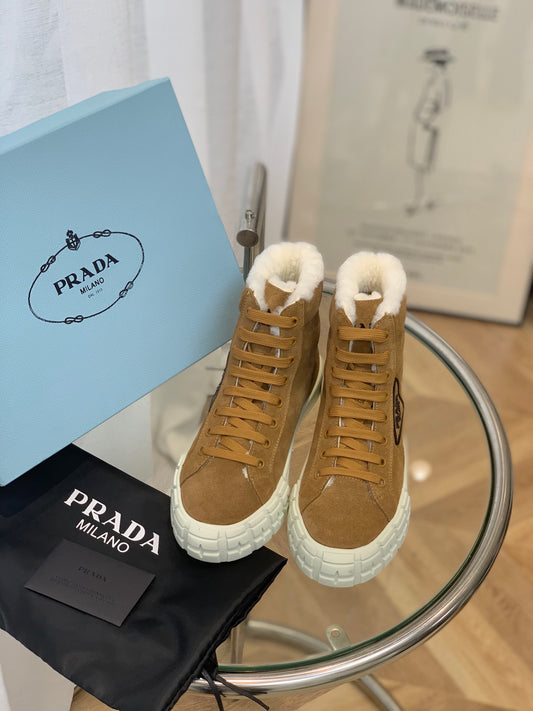 Prada鞋-Prada 厚底 毛毛 高筒 餅乾鞋（咖）