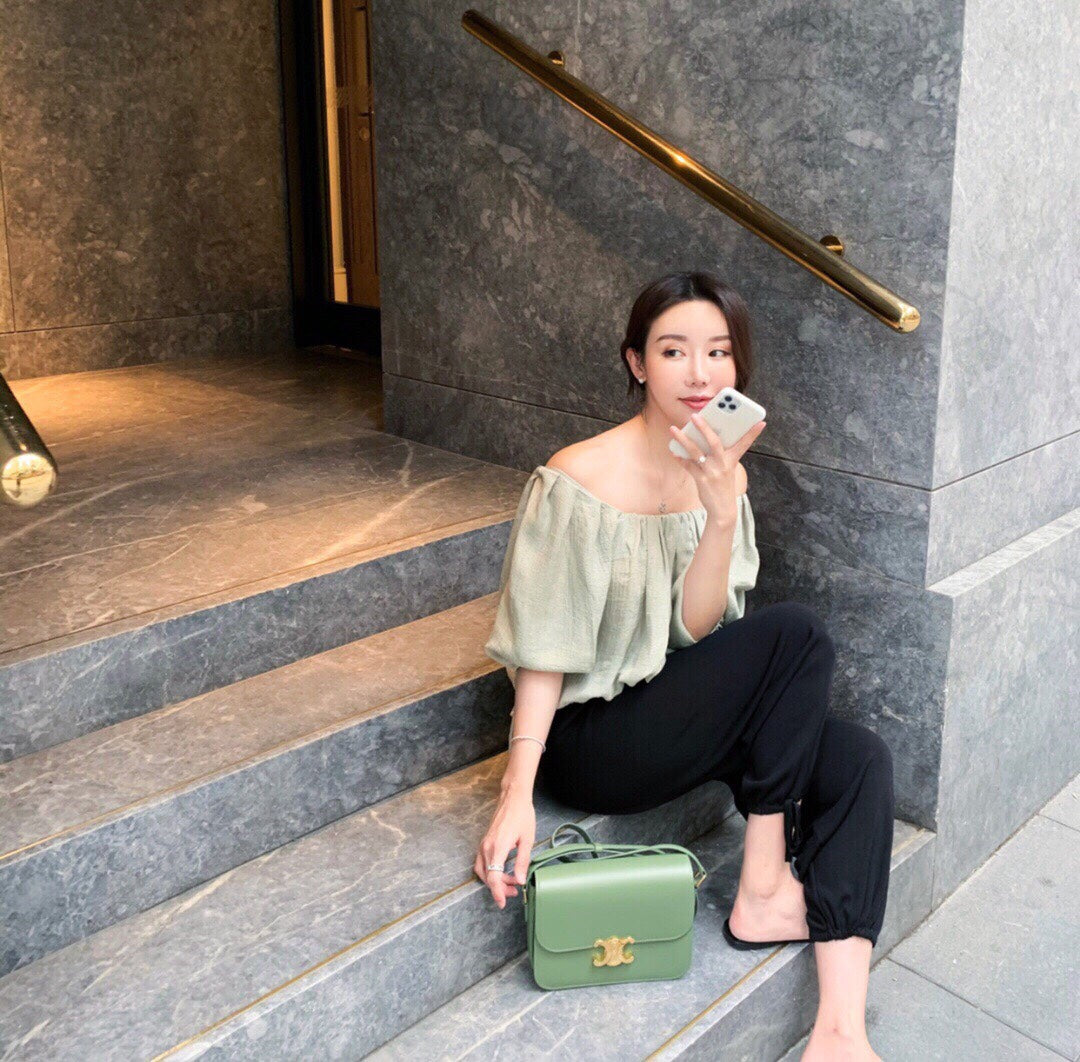 Celine TRIOMPHE 中號小牛皮-牛油果綠