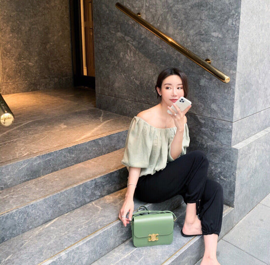 Celine TRIOMPHE 中號小牛皮-牛油果綠