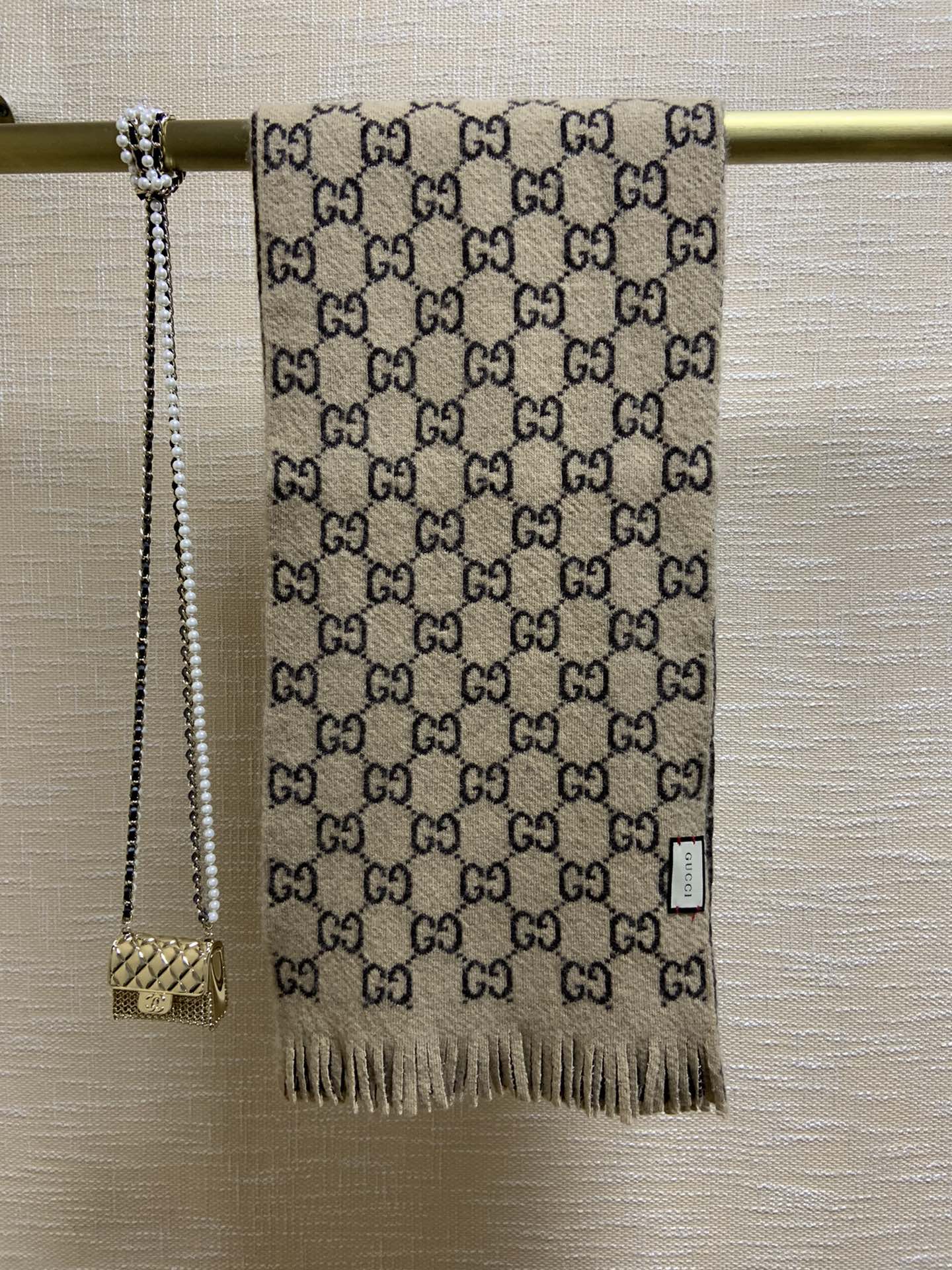 Gucci 雙面羔羊毛圍巾