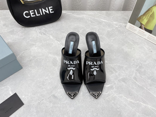 Prada 鞋-Prada 尖頭三角logo 細高跟 涼鞋(黑)