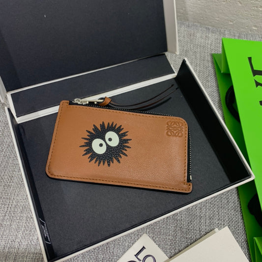 Loewe 限量款拉鍊小卡包“煤球”系列