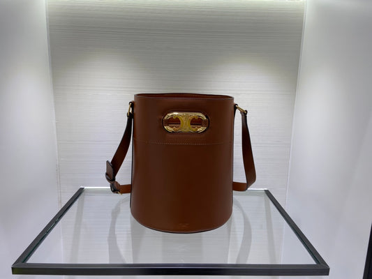 Celine Bucket Maillon Triomphe 牛皮肩背水桶包