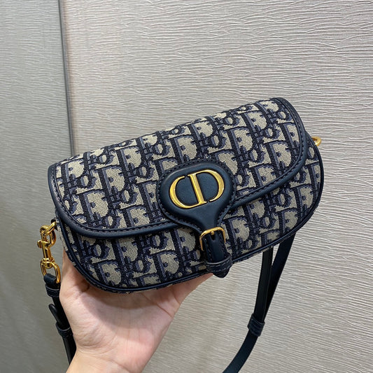Dior Bobby系列 East-Wes 腋下包 老花