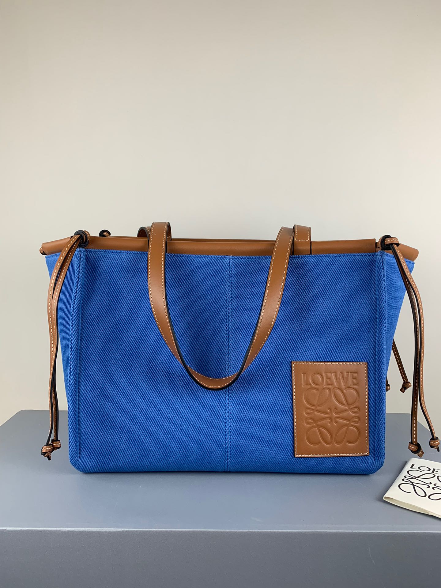 羅L威-Cushion tote 藍色棕皮