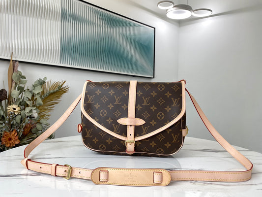 LV M40710 中古系列,SAUMUR 中號手袋