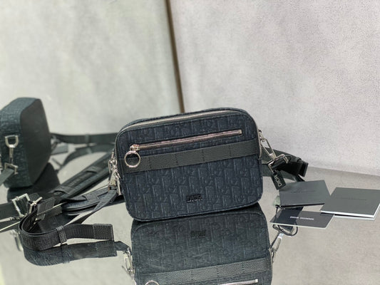 Dior 經典相機包-22*15*5cm