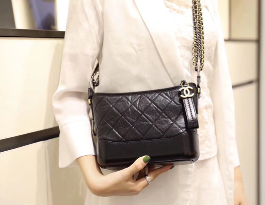 Chanel 小號流浪包-黑色菱格紋
