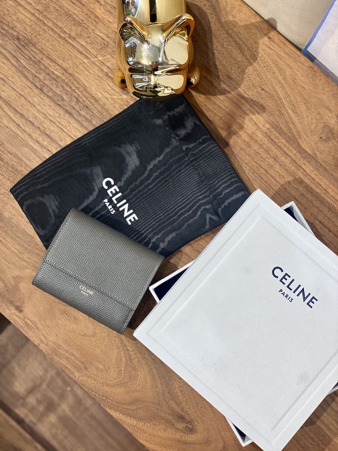 Celine STRAP 小號粒面三折短夾