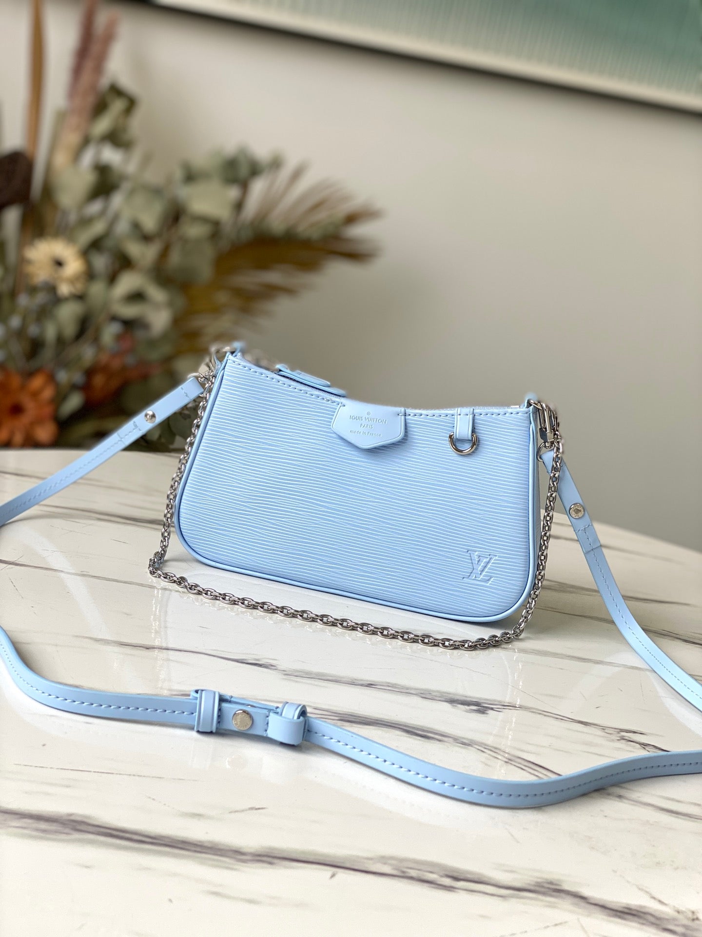 LV M80480 天藍色 Easy Pouch On Strap 手袋