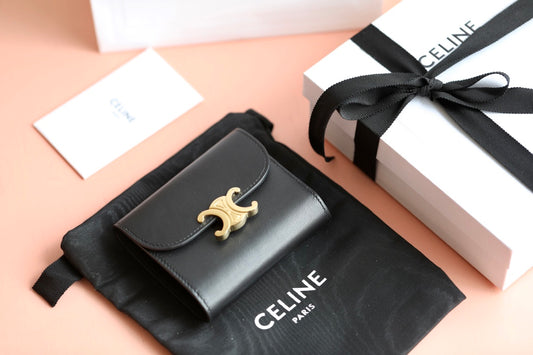 Celine TRIOMPHE 小號亮澤羊皮翻蓋錢包-黑色