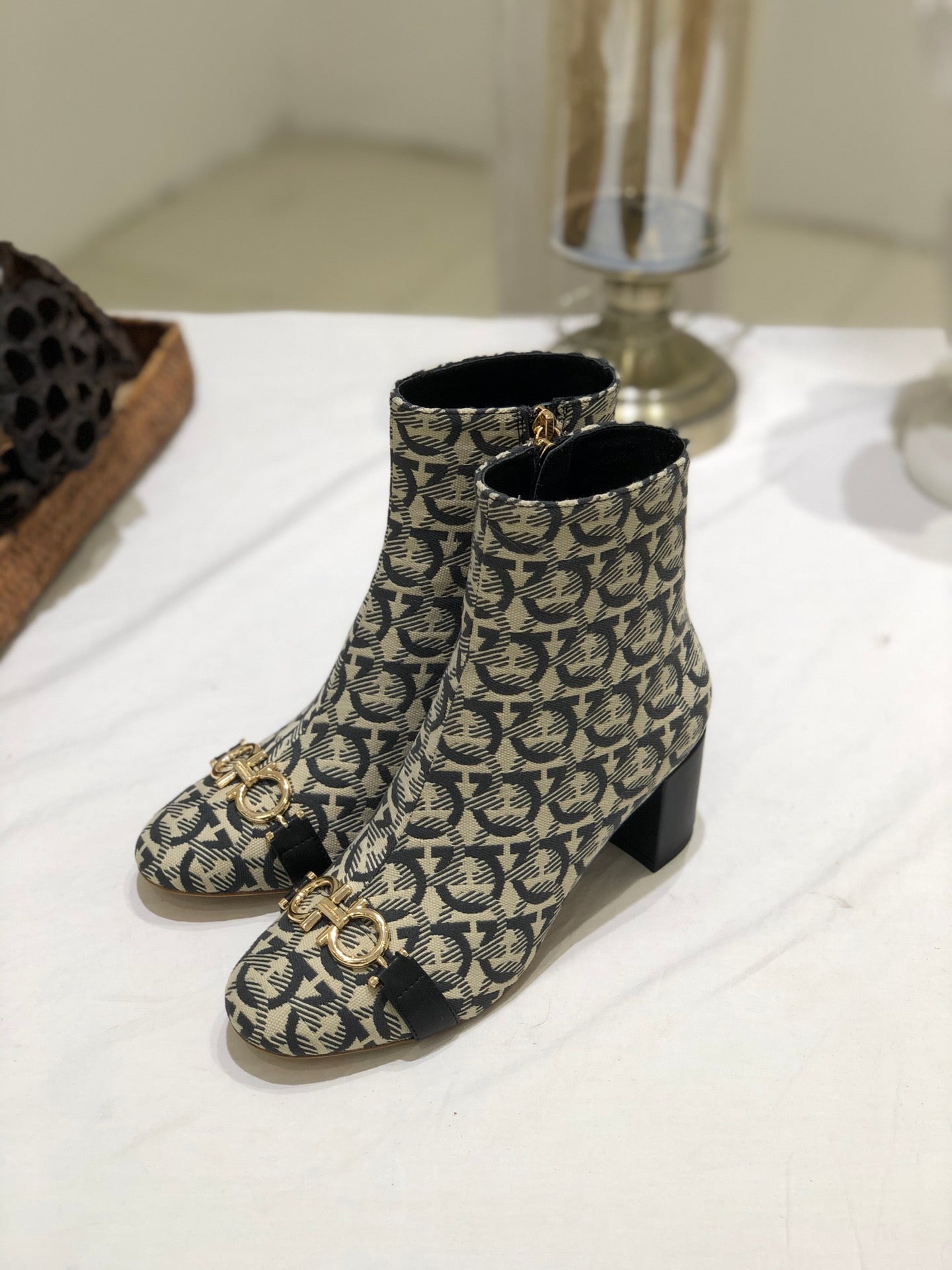 Salvatore Ferragamo鞋-菲拉格慕 馬蹄扣 粗跟短靴