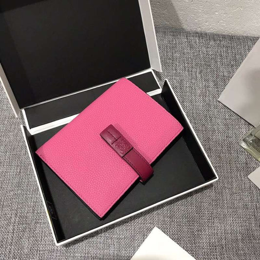Loewe 對折中夾